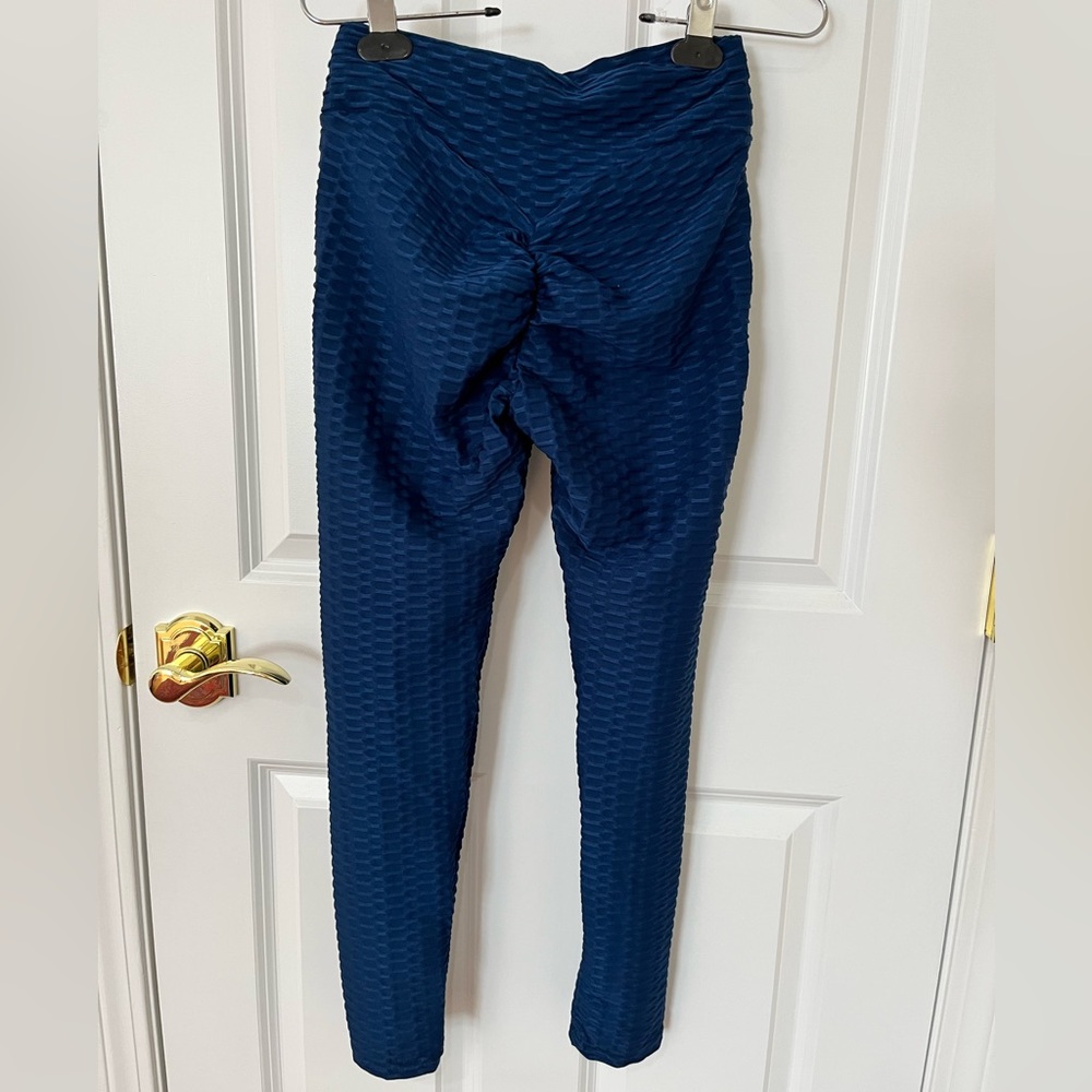 Amazon ribbed blue leggings with ruching in back
